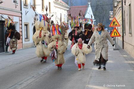 Pustno rajanje v Kamniku se začenja s kurenti in nadaljuje s kamniškim karnevalom (1)